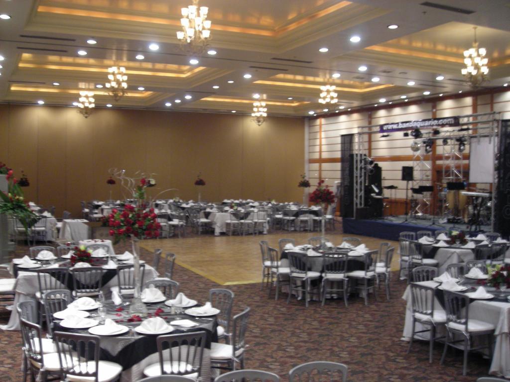 Hotel Royal Garden Reynosa Zewnętrze zdjęcie